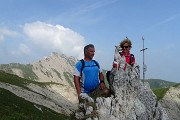87 Bella crocetta su roccia con vista in Cima di Valmora